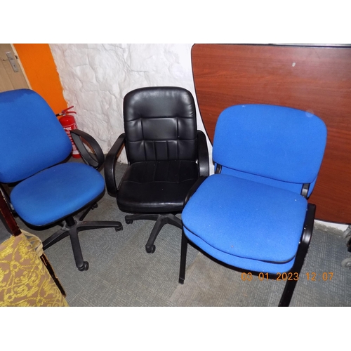 269 - 4 Office Chairs. 2 Stackable