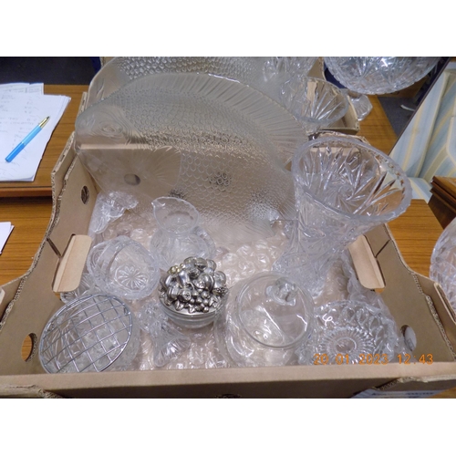 125 - Box of Glassware