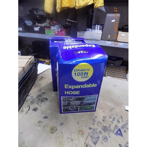 259 - 2 Expandable Hoses