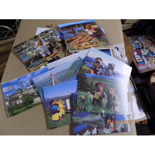 303 - 2 Modern Postcard Albums with 250+ unsorted Modern Postcards.  All in good condition with Large Sele... 