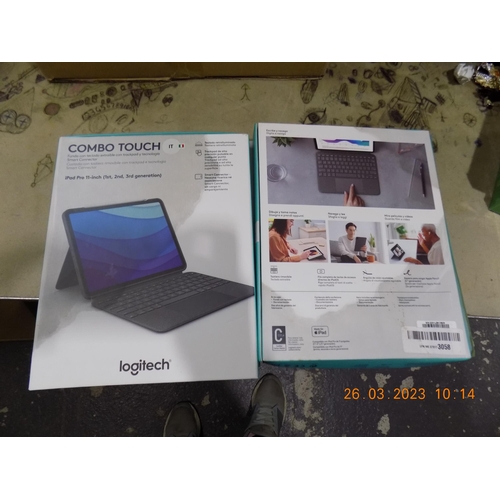 29 - 4 Logitech iPad Combi Touch Covers