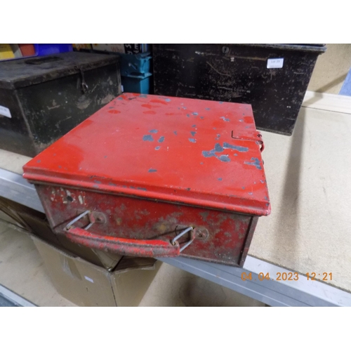 40 - Metal Box