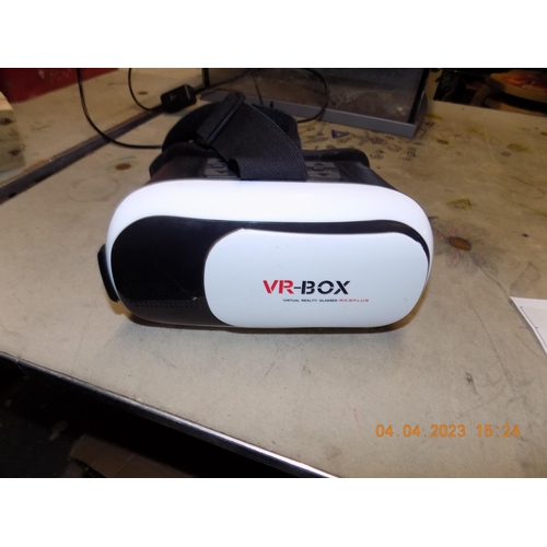 21 - VR Goggles