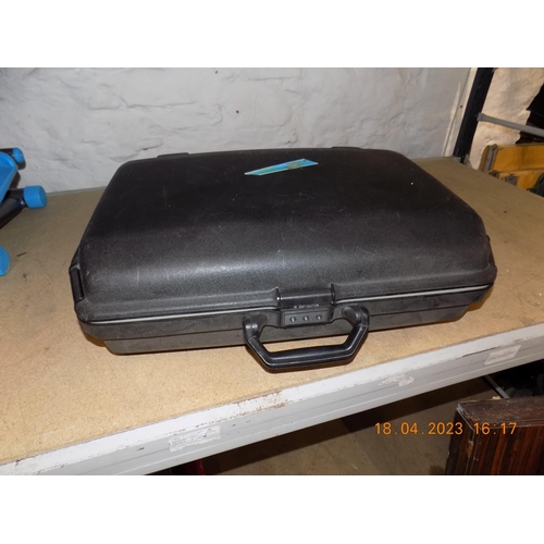 109 - Samsonite Hard Case