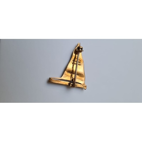 499 - 1980's 9ct Gold 375 Shark Angling Club of Great Britain Pin Badge