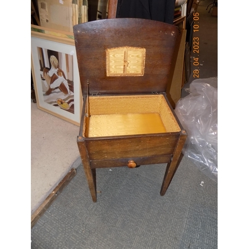 413 - Vintage Sewing Box