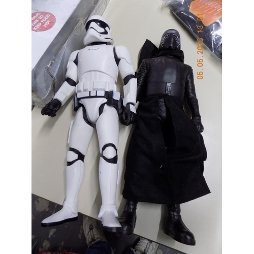 71 - 2 Large Star Wars Figures