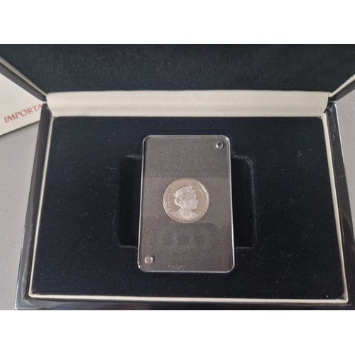 582 - Queen Elizabeth II 'Jody Clark' Platinum Sovereign 21/499 7.98g