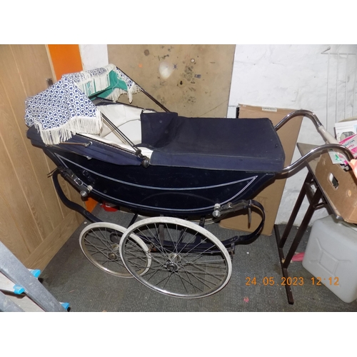 129 - Vintage pram