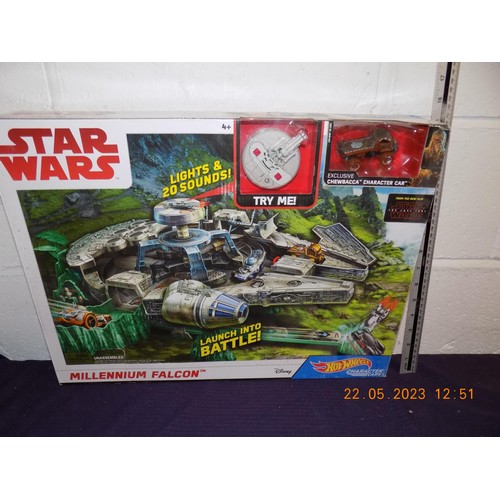 300 - Hotwheels Star Wars Millennium Falcon