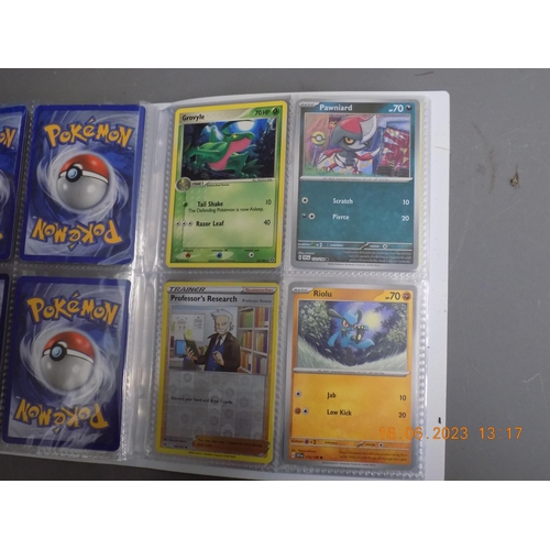 516 - Pokémon Binder Full of Pokémon Cards