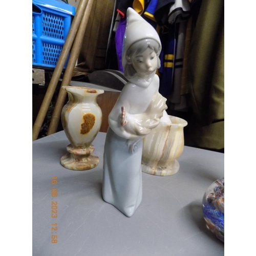 505 - Onyx, Casithness Paper Weight and Lladro Figure