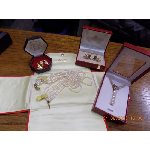 740 - Selection of Costume Jewellery and Pearls