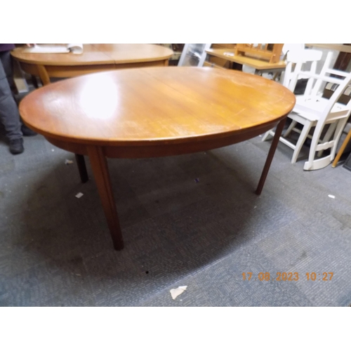 657 - Mid Century Extendable Table