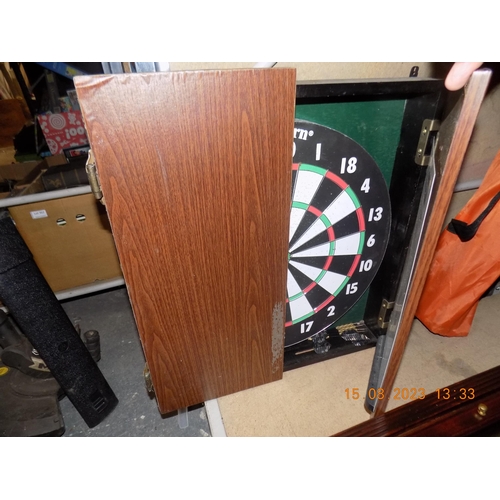 98 - Unicorn Dartboard with Darts