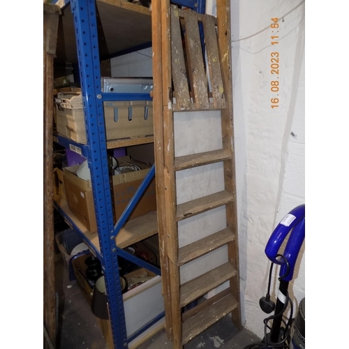 270 - Wooden Step Ladder