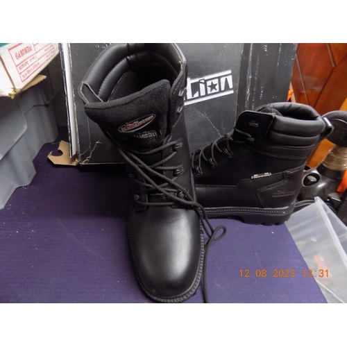 111 - Tuf Revolution Steel Toe Capped Boots Size 10 - New