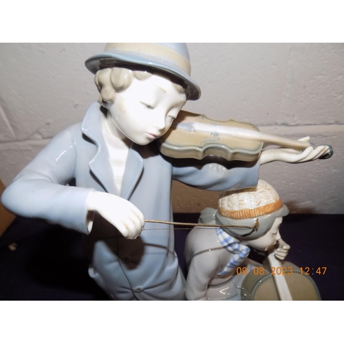 12 - Lladro by Nao Street Musicians 684