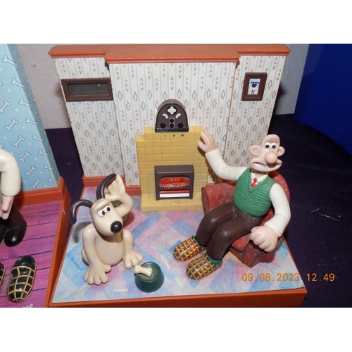 13 - 2 Wesco Wallace and Gromit Alarm Clocks