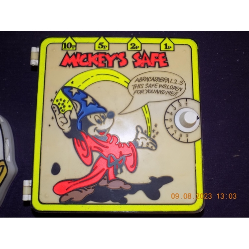 17 - 1970's Mickey's Safe and Donald Duck AM/FM Radio