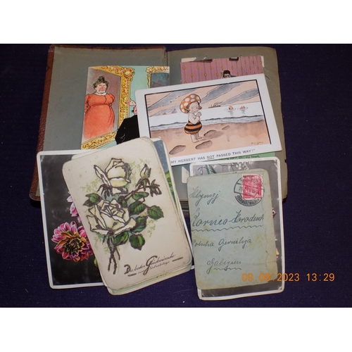 30 - Small Vintage Postcard Album