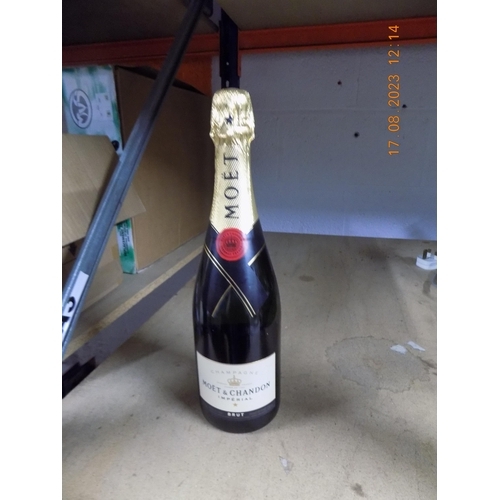 43 - Moet Champagne