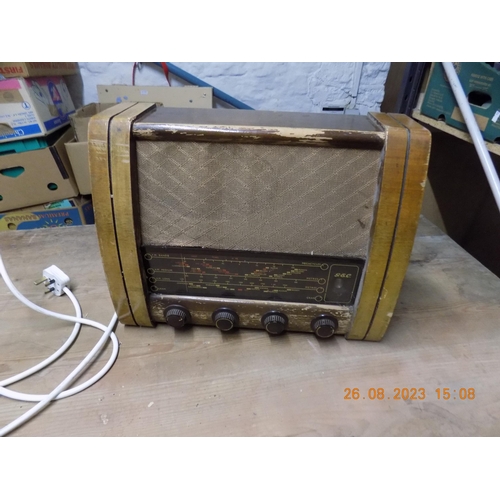 53 - Vintage G & C Radio