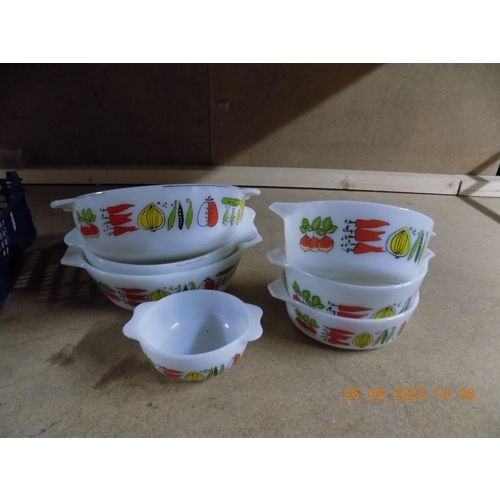 32 - Selection of Vintage Pyrex