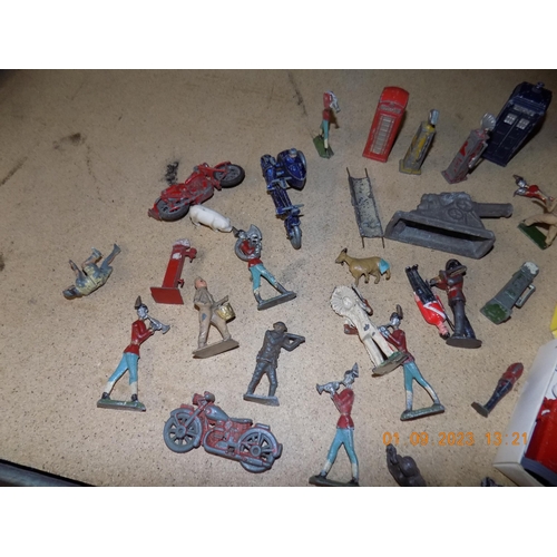 452 - Selection of Metal Men\Scenery etc