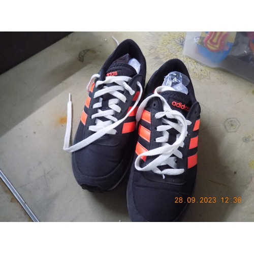 558 - Adidas Trainers Size 6