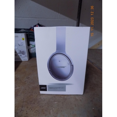 97 - Bose Style Headphones