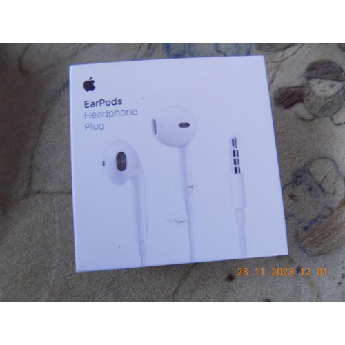 73 - New Apple Style Earphones