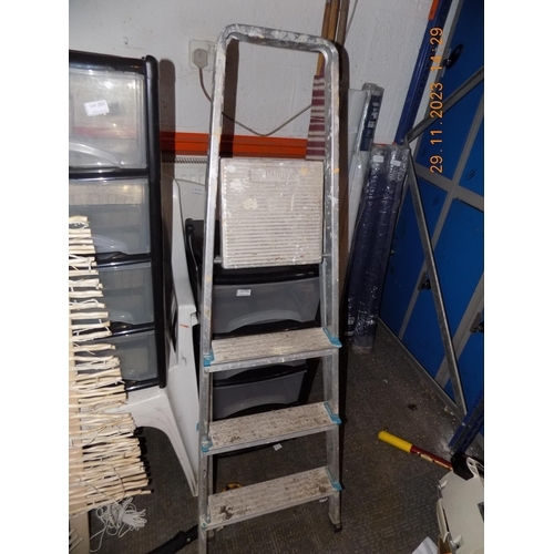 325 - Set of Ladders