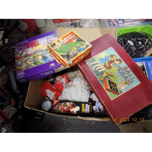 592 - Selection of Vintage Toys