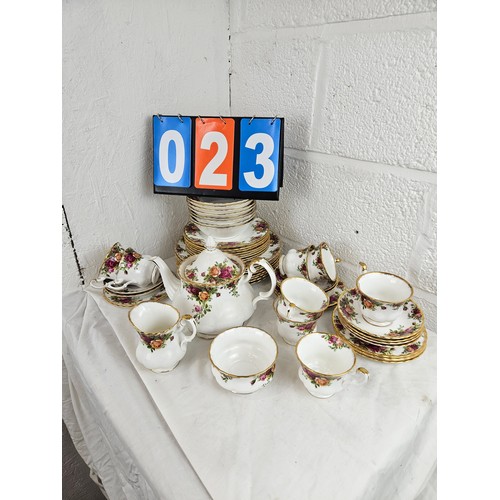 23 - Royal Albert Dinner Service consisting of 8 Large Plates, 8 Medium Plates, 8 Sandwich Plates, 8 Tea ... 