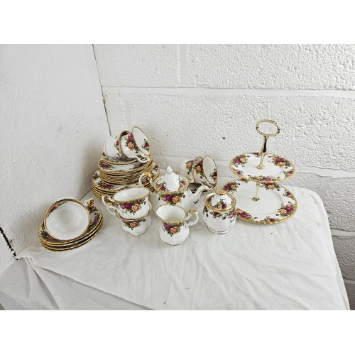 26 - Royal Albert Set consisting of 8 Plates, 8 Sandwich Plates, 8 Cups and Saucers, Teapot, Milk Jug, Su... 