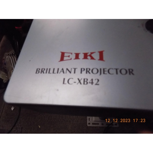 132 - Eiki Projector LC-XB42