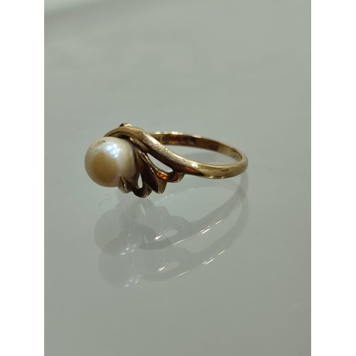 155 - Gold Ring with Pearl setting. This size L ring weighs approximately 2.1 grams with hallmarks 