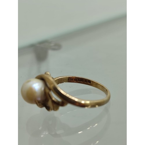 155 - Gold Ring with Pearl setting. This size L ring weighs approximately 2.1 grams with hallmarks 