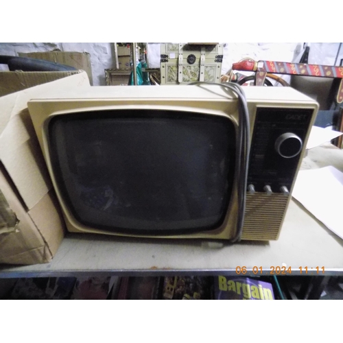 320 - Vintage Portable Cadet TV w/o