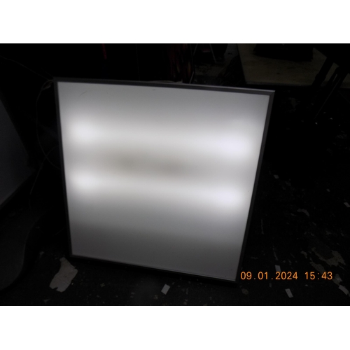 127 - Large Light Box w/o