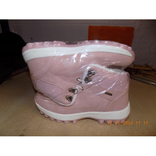 370 - Pair of New Boots Size 40