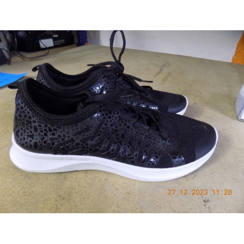 8 - Crivit Trainers Size 6