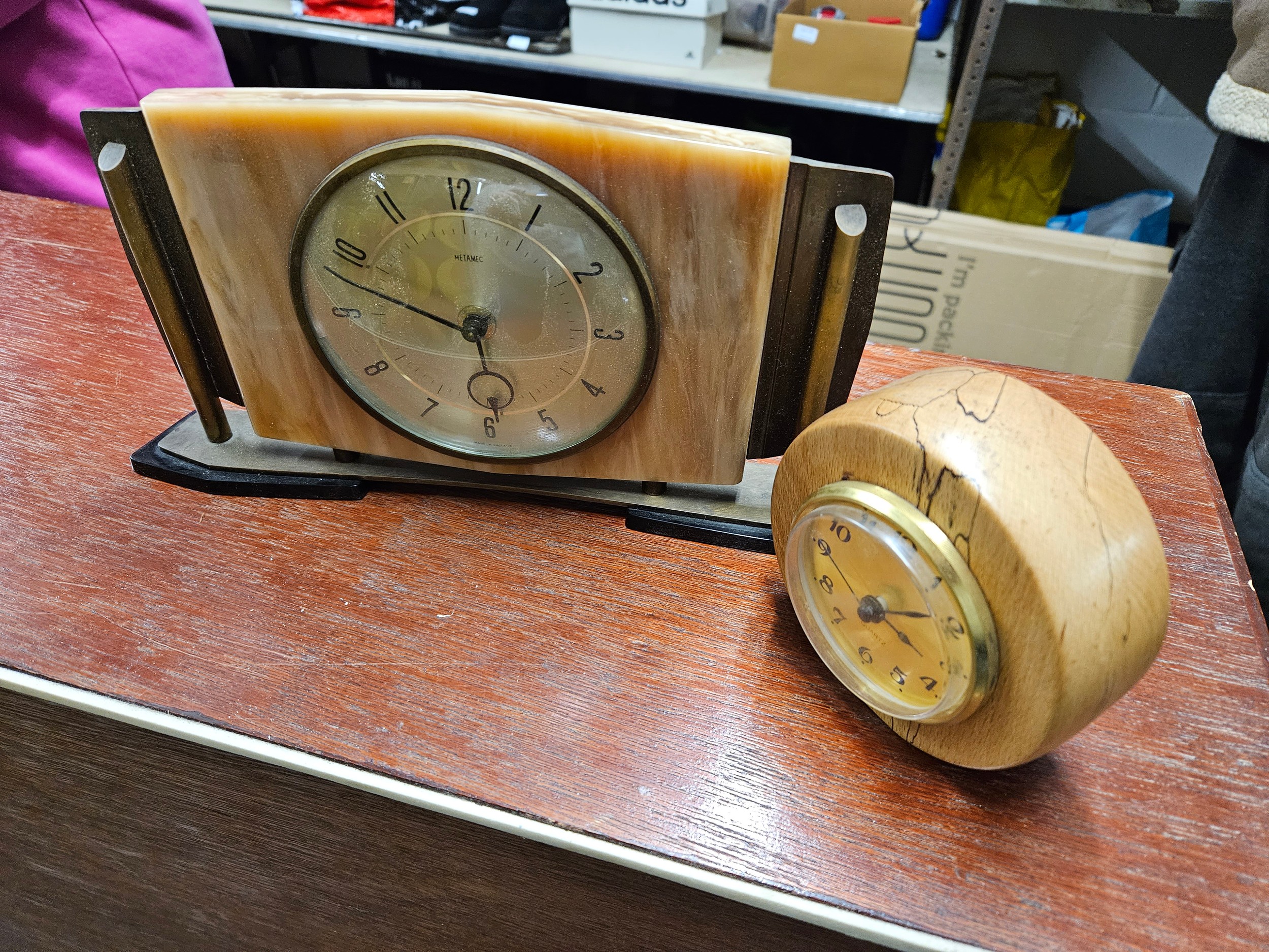 2 Clocks. Inc Metamec