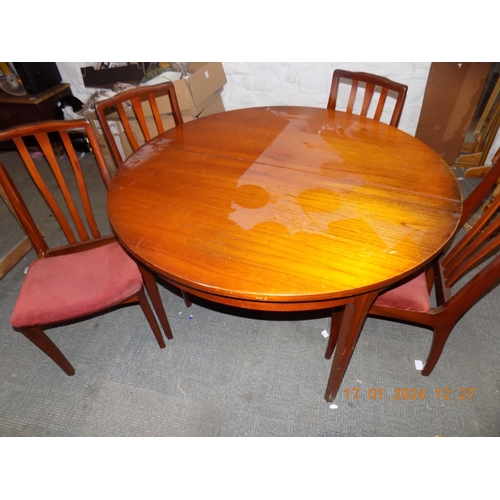 450 - Extendable Table and 4 Chairs