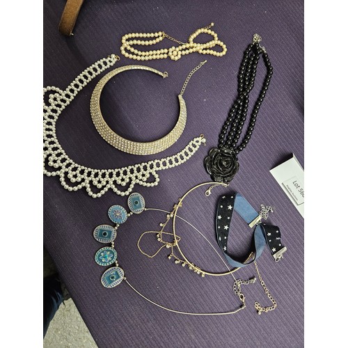 566 - Selection of Chokers