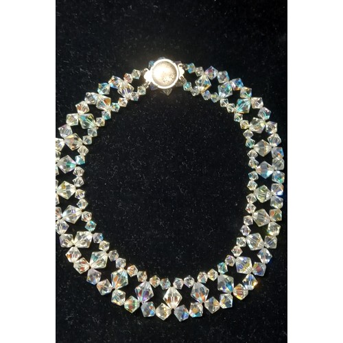 576 - Glass Chocker Necklace with Silver Fastener