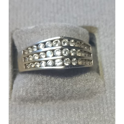 587 - QVC 14ct 585 White Gold Ring 4.51g