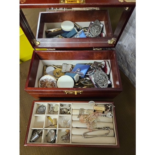 591 - Decorative Jewellery Box of Jewellery