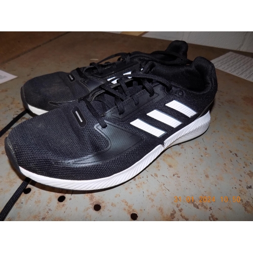 147 - Pair of Adidas Trainers Size 8 1/2